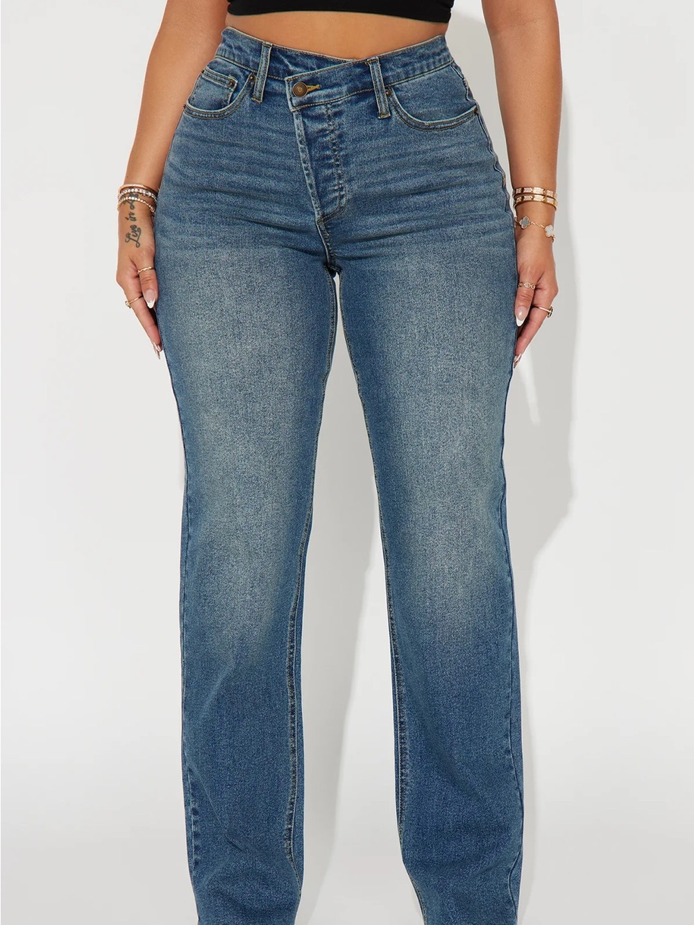 Fashion Nova Straight Leg Jeans in Blue